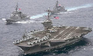Tàu sân bay Mỹ USS Carl Vinson trong một chuyến đi qua vùng biển Tây Thái Bình Dương. Ảnh: Getty Images