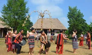 Hoạt động tại Làng Văn hóa - Du lịch các dân tộc Việt Nam chưa thu hút được nhiều du khách. Ảnh: Ngọc Châu