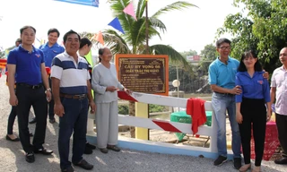 Khánh thành cầu Hy vọng tại xã Long Giang (Chợ Mới, An Giang) Ảnh: H.H 