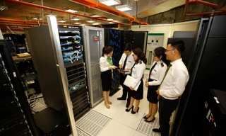 Kiểm toán Nhà nước thực hiện việc kiểm toán hệ thống công nghệ thông tin liên quan đến lập báo cáo tài chính năm 2016 tại Ngân hàng Vietcombank. Ảnh: Như Ý