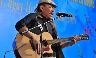  Hình ảnh quen thuộc của nhạc sĩ Trần Tiến Ảnh: NGUYỄN ĐÌNH TOÁN