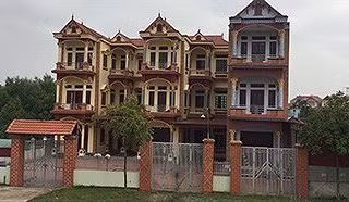 Người dân đua nhau xây nhà xưởng, biệt thự trái phép trên đất nông nghiệp ở Sóc Sơn Ảnh: Nguyễn Thắng 