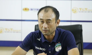 HLV Lee Tae-hoon có thể sớm chia tay HAGL nếu không cải thiện được thành tích thi đấu của đội bóng phố Núi. Ảnh: THẮNG QUYẾT 