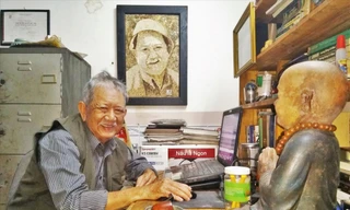 Ngày ngày ngồi viết văn