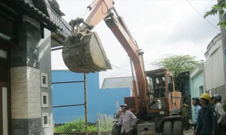 Cơ quan chức năng cưỡng chế tháo dỡ nhà xây dựng không phép ở xã Vĩnh Lộc A (huyện Bình Chánh)