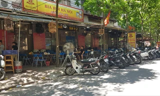 Cảnh nhếch nhác kinh doanh dưới chân các chung cư tái định cư ở Trung Hòa – Nhân Chính