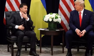 Tổng thống Ukraine Volodymyr Zelenskiy gặp Tổng thống Mỹ Donald Trump tại New York ngày 25/9. Ảnh: Reuters