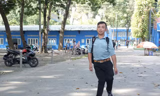 Sinh viên Nguyễn Bá Toàn đang theo học ngành công nghệ thông tin Ảnh: NGÔ TÙNG