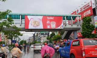 Bảng quảng cáo tấm lớn trên đường Võ Văn Kiệt