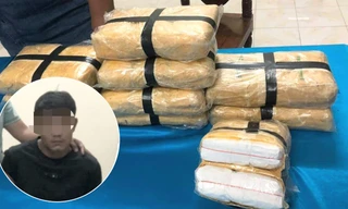 Dùng xe bán tải vận chuyển 60.000 viên ma túy qua biên giới