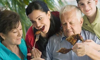 Đừng ép ăn khi ốm