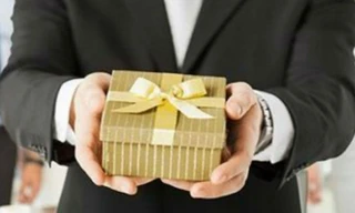 Hà Nội cấm biếu quà Tết 'sếp' dưới mọi hình thức