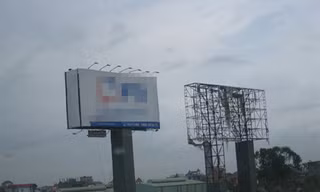 Lãnh đạo Sở Văn hóa Hà Nội bị đe dọa vì xóa biển quảng cáo