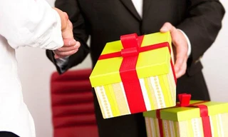 Hà Nội yêu cầu không thăm, chúc Tết cấp trên, cấm biếu, tặng quà lãnh đạo