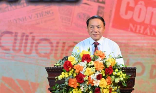 Mãi mãi tấm lòng son, ngòi bút sắc