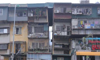 Chính quyền nói chung cư cũ nguy hiểm, người dân bảo 'nghiêng bền vững'