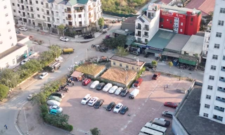 Bãi xe lậu lờ 'lệnh' của chính quyền, ngang nhiên tồn tại ở Hà Nội