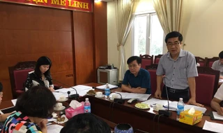 Lãnh đạo huyện Mê Linh báo cáo với đoàn giám sát