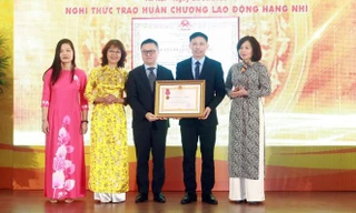 Tạp chí Người làm báo nhận Huân chương Lao động hạng Nhì