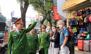Hà Nội dẹp loạn vỉa hè: 'Các đồng chí mang thiếu biên bản à?'