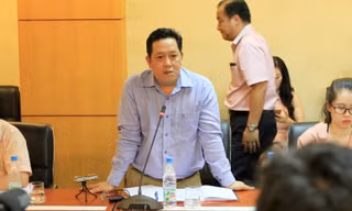 Ông Nguyễn Xuân Quang trả lời báo chí. Ảnh: Trường Phong