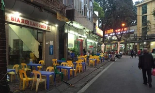 Hà Nội yêu cầu tăng cường xử lý lấn chiếm lòng đường, vỉa hè, trông giữ xe tự phát