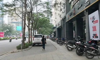 Khoét vỉa hè, chiếm dụng làm đường riêng cho ô tô