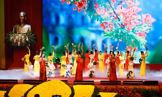 'Hà Tây quê lụa' vang lên trong Lễ kỷ niệm 10 năm sáp nhập về Hà Nội