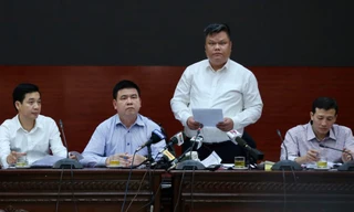 Đại diện lãnh đạo sở, ngành Hà Nội không trả lời câu hỏi về thông tin tỷ phú Thái Lan mua cổ phần Nhà máy nước mặt sông Đuống. Ảnh: Hoàng Mạnh Thắng