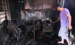 Tivi, máy giặt nóng chảy sau vụ cháy xưởng Cty Bóng đèn Rạng Đông