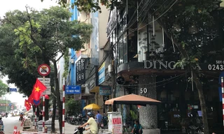 Nhiều tuyến phố ở Hà Nội chưa hạ ngầm đã cải tạo, lát đá vỉa hè