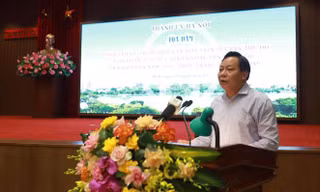 Phó Bí thư Thành uỷ Hà Nội Nguyễn Văn Phong phát biểu tại toạ đàm
