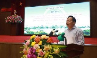 Phó Bí thư Thành uỷ Hà Nội Nguyễn Văn Phong phát biểu tại toạ đàm