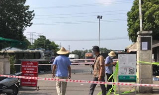 Hà Nội: Căng dây phong tỏa chợ đầu mối ở quận Hoàng Mai vì có ca nghi mắc COVID-19