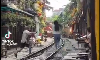 Hà Nội: Xử lý 'nóng' vi phạm tại khu vực cà phê đường tàu