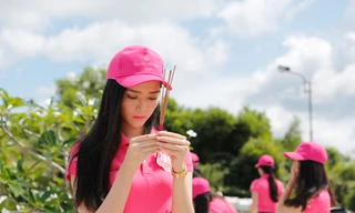 Thí sinh hoa hậu dâng hương Nghĩa trang liệt sĩ Phú Quốc