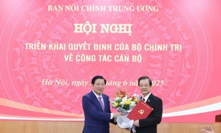Triển khai các quyết định của Bộ Chính trị về công tác cán bộ