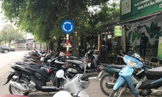 Hà Nội: Chung cư HH Linh Đàm và nhiều tuyến phố bị 'bêu tên' trong chiến dịch đòi lại vỉa hè
