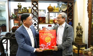 Quận Long Biên chăm lo người có công, gia đình chính sách dịp Tết