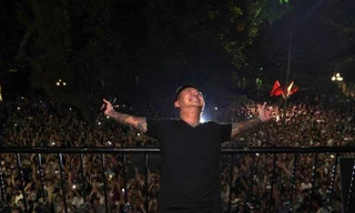 Sau bị phạt, Tuấn Hưng còn được phép hát ở ban công?