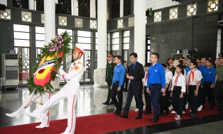 Đoàn đại biểu Trung ương Đoàn TNCS Hồ Chí Minh viếng nguyên Chủ tịch nước Trần Đức Lương