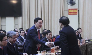 Khoảnh khắc nhậm chức của Bí thư Thành ủy Hà Nội Vương Đình Huệ