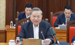 Đặt khoa học, công nghệ, đổi mới sáng tạo vào vị trí trung tâm của quá trình phát triển đất nước 