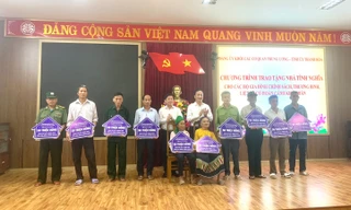 Đảng ủy Khối các cơ quan T.Ư trao 10 căn nhà tình nghĩa cho gia đình chính sách