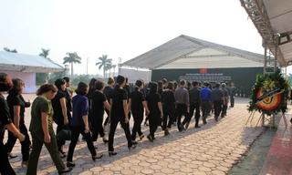 Dòng người viếng nguyên Tổng Bí thư Đỗ Mười tại quê hương Đông Mỹ