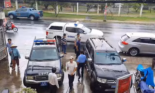 Cướp ngân hàng bất thành, đối tượng vứt súng bỏ chạy