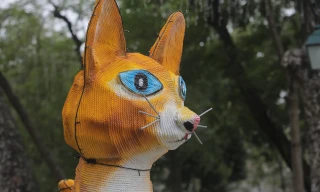 Xôn xao mô hình mèo lạ ở Công viên Thống Nhất