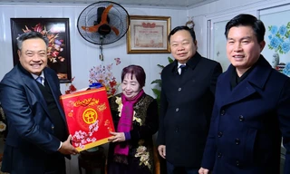 Lãnh đạo thành phố Hà Nội chúc Tết gia đình chế độ chính sách