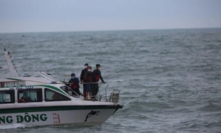 Chủ tịch nước chia buồn, động viên gia đình các nạn nhân vụ lật ca nô trên biển Cửa Đại