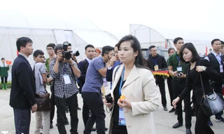 Nhìn gần nhan sắc nữ ca sĩ quyền lực nhất Triều Tiên đang ở Việt Nam